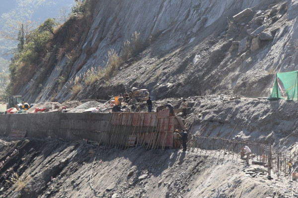 बेनी-जोमसोम सडकमा पहिरो रोकथाम योजना सुरु